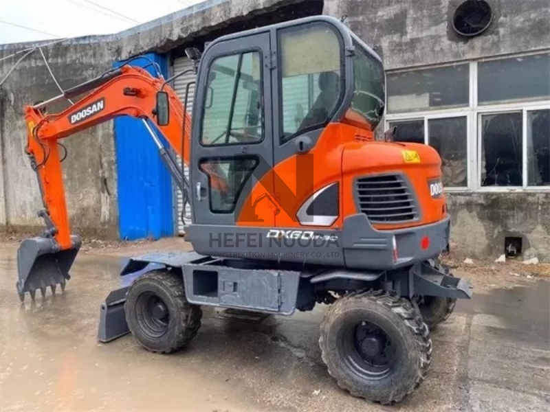 Mini Wheel Used Doosan Excavator DX60W-9C Second Hand 5700KG