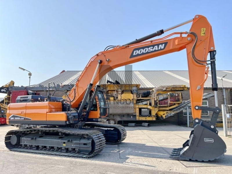 Dx300LC Used Doosan Excavator Equipment For Large Scale Construction