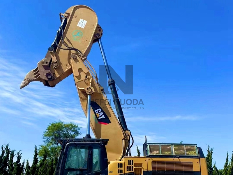 Used CAT Heavy Equipment Crawler Excavator 374d  Digger for Sale