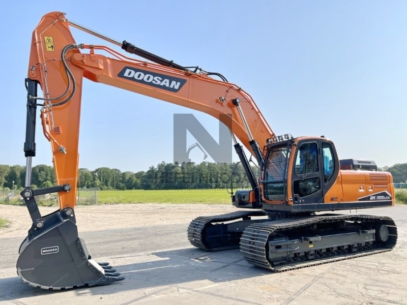 Dx300LC Used Doosan Excavator Equipment For Large Scale Construction