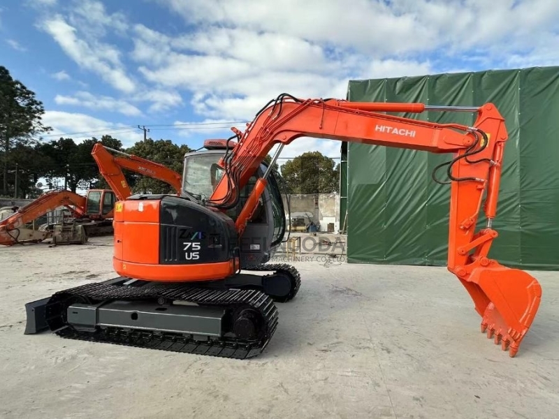 7 Ton Used Hitachi ZX75US-A Excavator Original Japan Mini Model