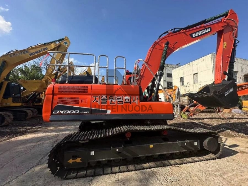 Compact Hydraulic Used Doosan Excavator DX300LC Equipment Trader