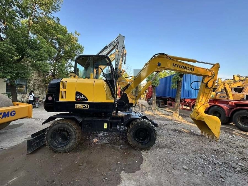 Original Hyundai R60w-7 Pre Owned Mini Excavator Used Wheel Digger 6 Ton