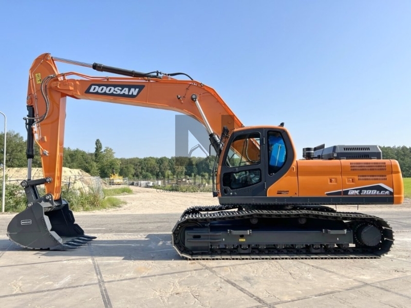 Dx300LC Used Doosan Excavator Equipment For Large Scale Construction
