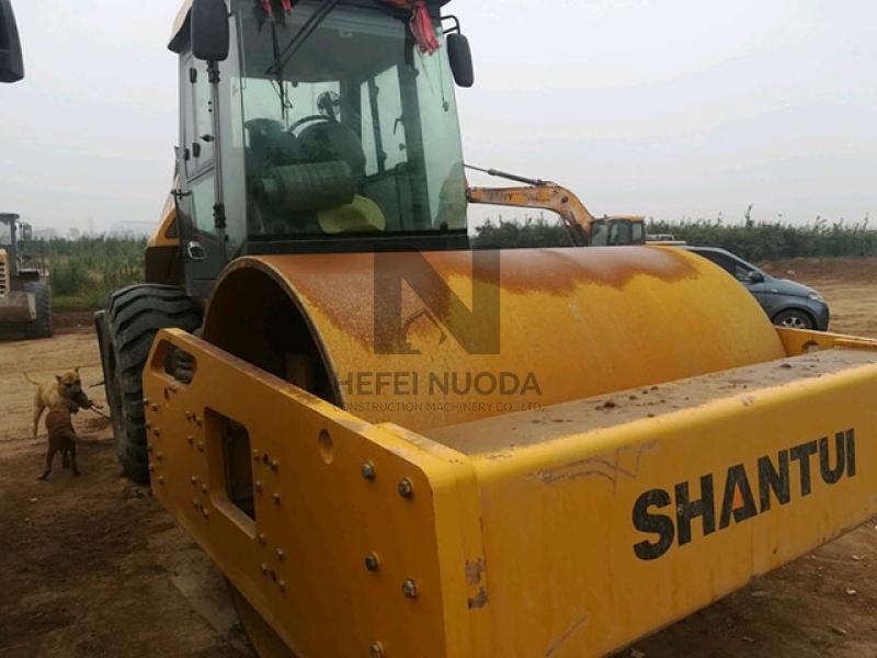 Shantui SR26M-3 26 Ton Vibratory Road Roller 140KW Weichai Engine