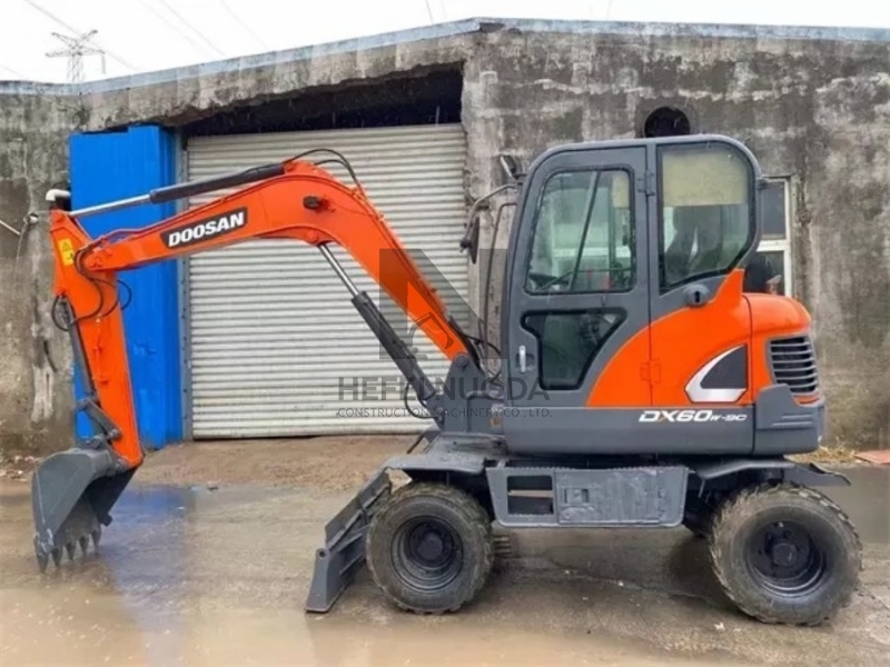Mini Wheel Used Doosan Excavator DX60W-9C Second Hand 5700KG