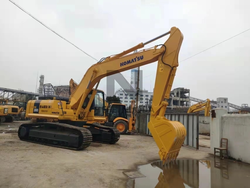 Good Quality Used Excavators komatsu Pc300-7 Japan Brand Second Hand Crawler Excavator 30ton Large Machine Cheap Price for Sale