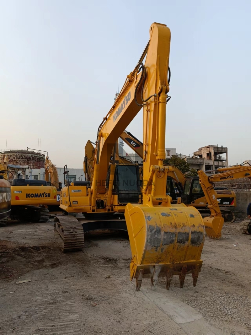 Japan Used Komatsu PC240 PC240-8 Medium Excavator 24ton Second Hand Komatsu 240 240-8 Earth Moving Digger Construction Machinery