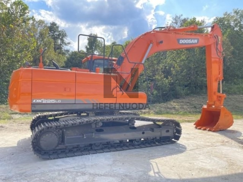 1900KW Doosan DX225LC Used Large Excavators Construction Digging Machine