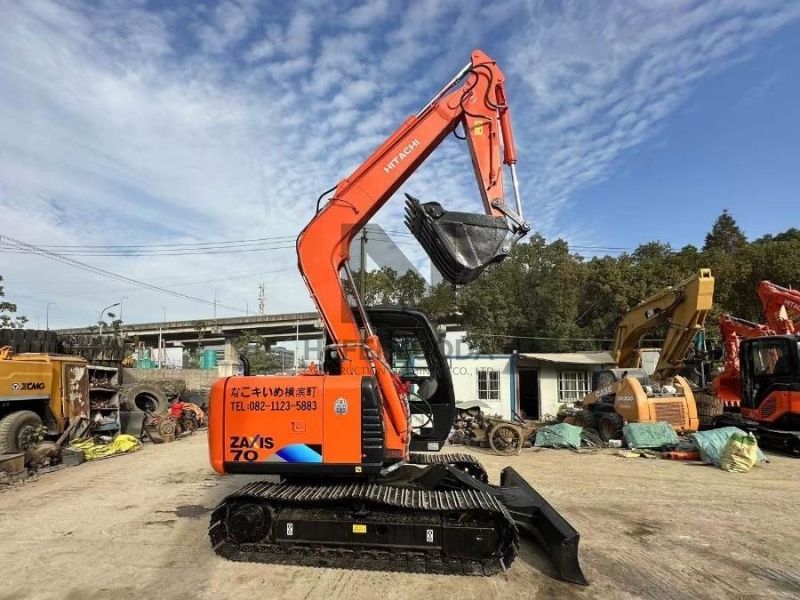 Repossessed Old Hitachi Mini Excavator Zx70 Construction Machinery