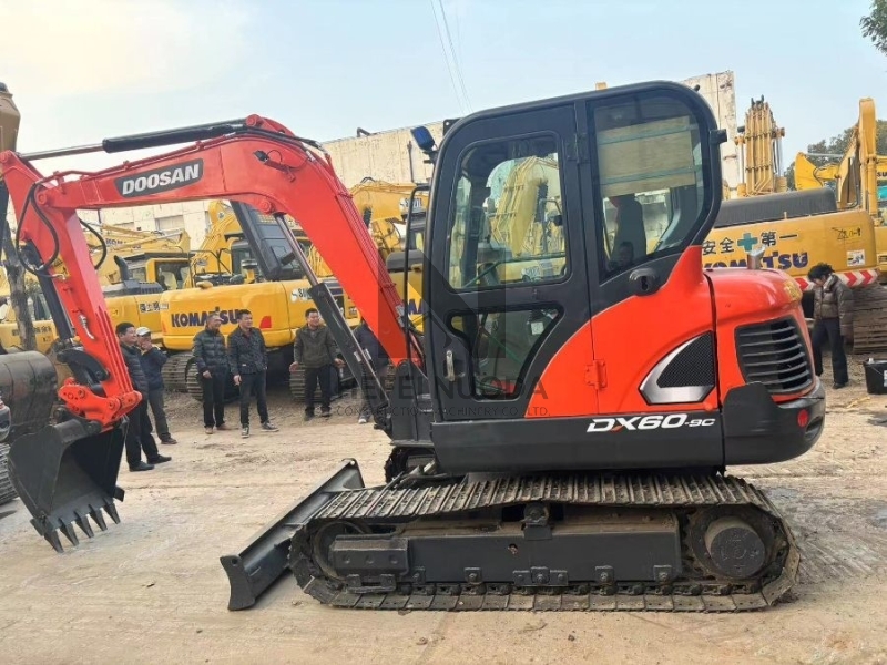 Hydraulic DX60 Doosan Micro Digger 2nd Hand Excavator Crawler 6 Ton