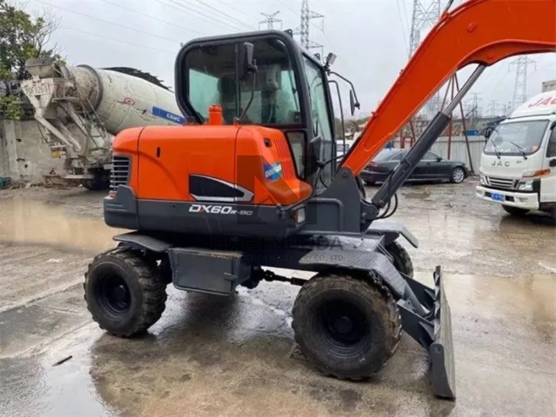 Mini Wheel Used Doosan Excavator DX60W-9C Second Hand 5700KG