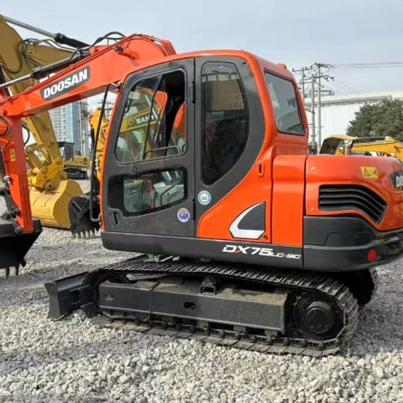 Powerful second-hand 7ton wheeled crawler DX75 excavator for sale