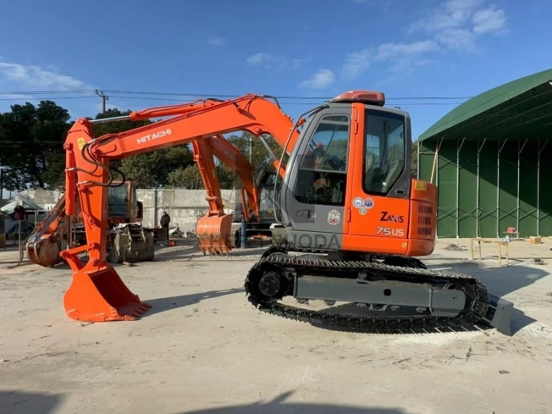 7 Ton Used Hitachi ZX75US-A Excavator Original Japan Mini Model